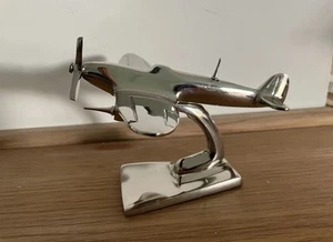 Spitfire Aircraft Desktop Ornament - Aluminium Plane Sculpture 15cm Wingspan New - Foto 1 di 3