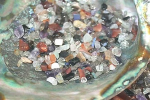 4 once Tumbled Mix Chips 5-10 mm Reiki Cristalli Guarigione Ametista Quarzo Fluorite - Foto 1 di 5