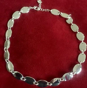 Round Silver linked Fashionable Necklace  VALENTINE'S DAY GIFT  - Picture 1 of 1