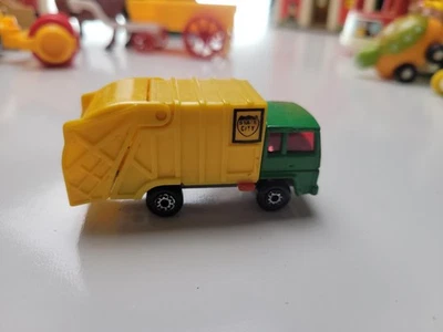 Matchbox MB36 Superfast 1979 Refuse State City Garbage Truck Green Cab - Image 1 of 4