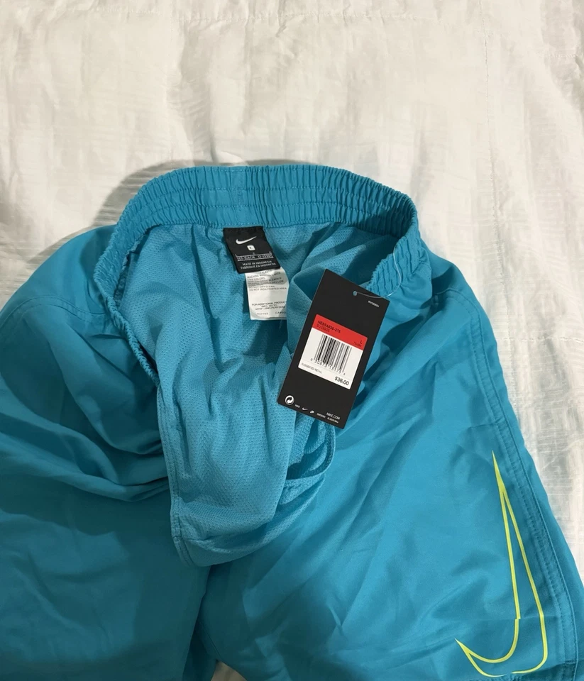 TRAJE DE BAÑO NIKE NIÑOS COLOR VERDE AZULADO TALLA NIÑOS L 12-13. Foto 1 de 2