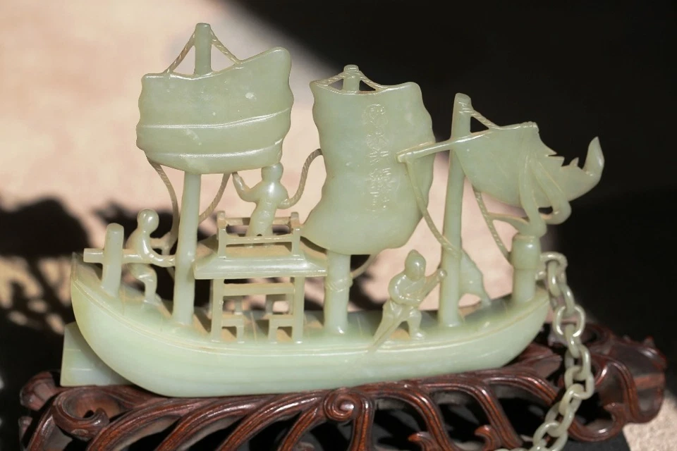 A095 A Fine and Intricate Chinese Carved Celadon Jade Ship, late Qing Dynasty - Image 1 of 4