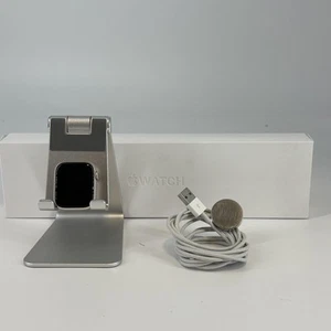Apple Watch (Series 7) 41mm Gold Aluminum (GPS) w/ No Band - Fair  - Photo 1 sur 5