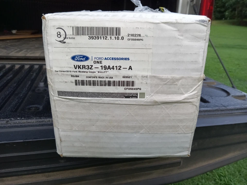 Cubierta de auto Ford Mustang Bullitt, se adapta a 2019 y más reciente, parte #VKR3Z19A412A Foto 1 de 1