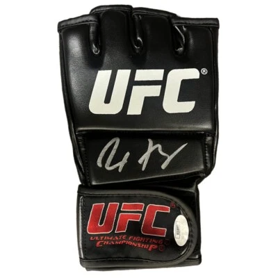 Guante firmado autografiado por Max Holloway UFC JSA Blessed Foto 1 de 2