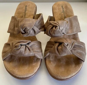 New in Box Soft Brand Size 9 Louisa Wedge Sandal: CipriaMetallic Suede - Picture 1 of 4