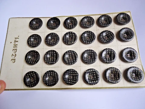 Antique Card of Sewing Buttons ACAHTI , Unusual Design , 22mm Cover