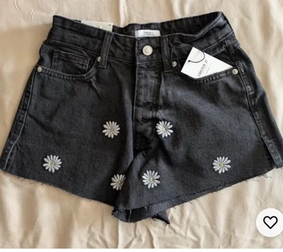 Pantalones cortos de mezclilla para mujer Forever 21 negros bordados con flores talla 31 Foto 1 de 3