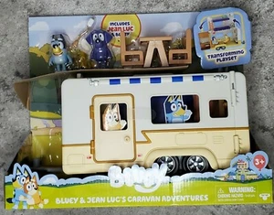 Casa rodante y figura Bluey & Jean Luc Caravan Adventures nuevo en paquete - Imagen 1 de 2