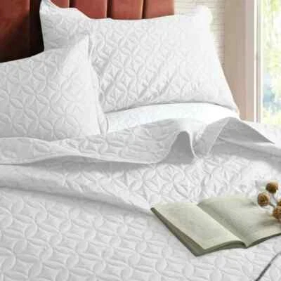 Elegant White Quilted Lightweight Bedspread 3pc Set King - Image 1 of 4