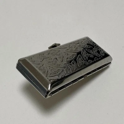 POR VIVIENNE Westwood Orb Estuche de Cigarrillos Metal Plateado Regalos de Navidad Foto 1 de 4