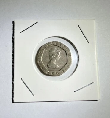 1982 England Queen Elizabeth II 20 Pence Coin RARE Circulated Coin - Image 1 of 2