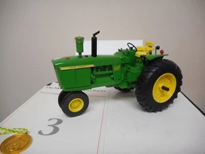 Ertl 1/16 John Deere 4020 diesel tractor Precision Classics #3 - Picture 1 of 5