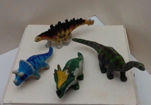 VINTAGE FLOCKED VELVET Dinosaurs Set Of 4 with Rare Colors - Figurines - Picture 1 of 14