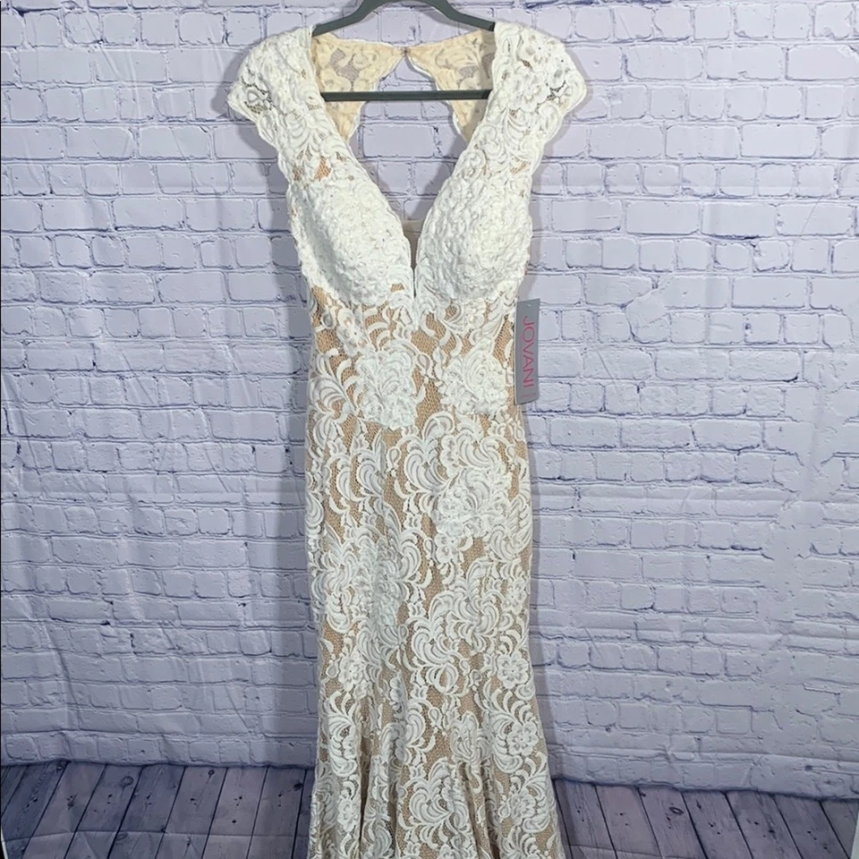 Vestido Jovani Baile de graduación 28547 Hasta el suelo Encaje Cuello en V Forrado Crema Talla 10 Nuevo con Etiquetas Boda Foto 1 de 4