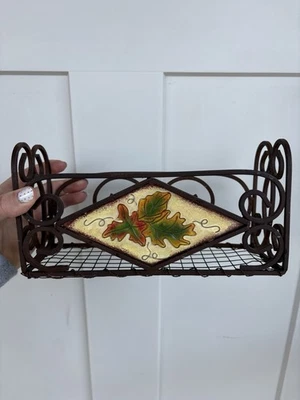 Soporte para servilletas de metal con hojas de otoño o cesta de almacenamiento – Diseño de alambre rústico Foto 1 de 4