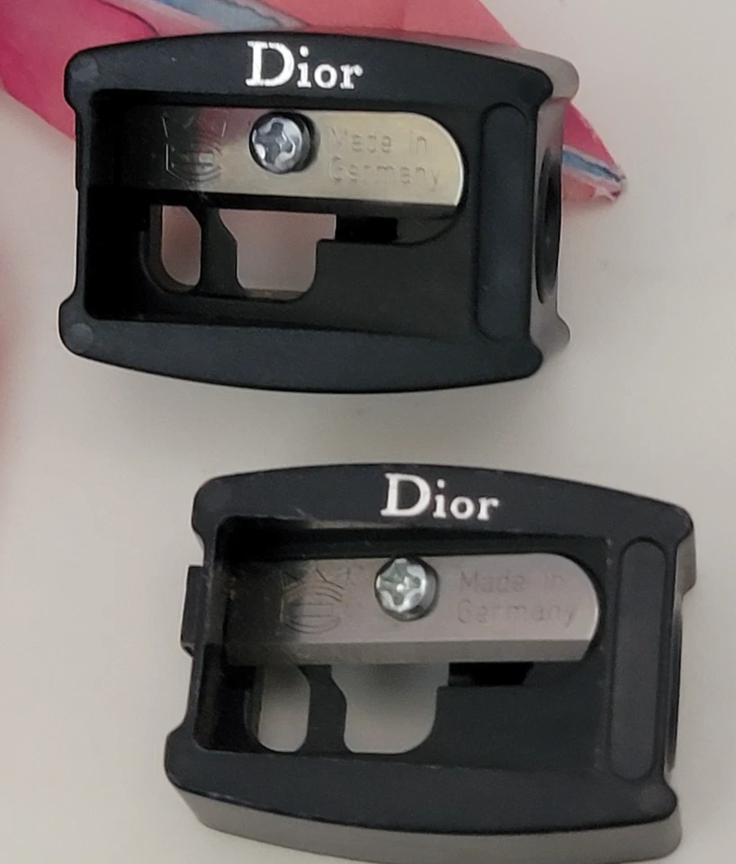 Точилка для карандашей Dior пластиковая для макияжа подлинная (упаковка из 2 точилок) - Изображение 1 из 4