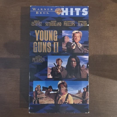 Young Guns II (VHS, 1990) Emilio Estévez Kiefer Sutherland Christian Slater Foto 1 de 3