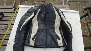 Damen Triumph Motorrad Lederjacke Größe XS extra klein gebraucht schwarz weiß - Bild 1 von 24