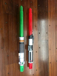 Hasbro Lichtschwert Star Wars Rot Grün Sound Licht Jedi Sith - Bild 1 von 10