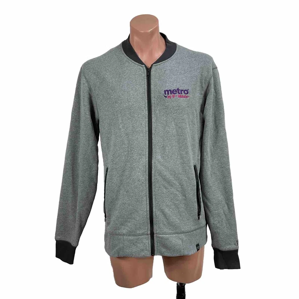 Chaqueta Metro by T-mobile Para Hombre Talla L Gris Logo Bordado Cremallera Completa New Era Bomber Foto 1 de 4