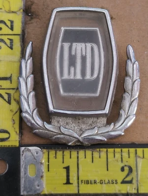 ORNAMENTO DE CAPÔ FORD LTD CIRCA '75 - SEM BASE, SEM ANEL {5682} - Imagem 1 de 4