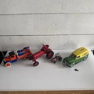Lot of 4 Ertl Diecast Farm Tractors & Trucks – Farmall, Gulf, John Deere, MF - Picture 1 of 21