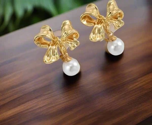 Clip on 1.25" gold bow earrings with white dangle pearl - Picture 1 of 4