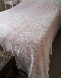 ANTIQUE VICTORIAN EDWARDIAN WHITE COTTON HAND WKD FILET CROCHET BEDSPREAD LOVERS - Picture 1 of 1