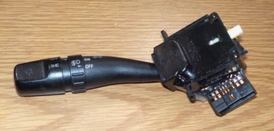 Interruptor de control de columna de dirección de señal de giro y faros KIA Spectra5 2006 - negro Foto 1 de 4