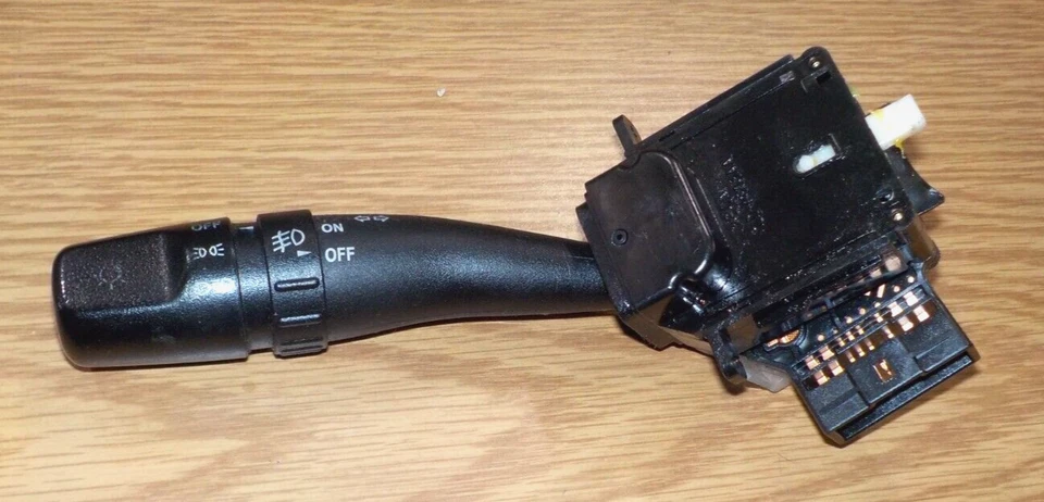 Interruptor de control de columna de dirección de señal de giro y faros KIA Spectra5 2006 - negro Foto 1 de 4