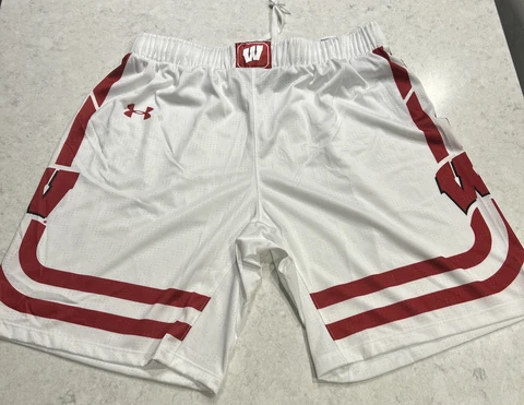 Men's Under Armour Wisconsin Badgers Team Replica Basketball Shorts Large $95 Cover