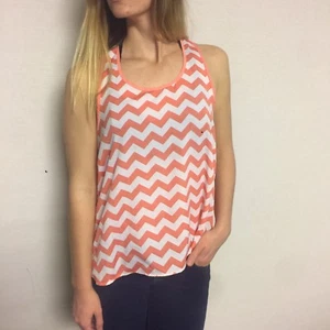 TOSKA Womens Tank Top Blouse Coral/White Chevron Stripes Small - Picture 1 of 8