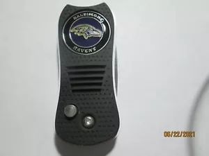 Marcador de pelota de golf de 2 lados Baltimore Ravens con herramienta Switchfix Switchblade Divot - Imagen 1 de 2