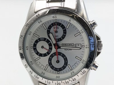 Orologio Uomo SEIKO Chronograph 7T92-0DW0 Quadrante Argento Acciaio Inox 100M... - Immagine 1 di 4