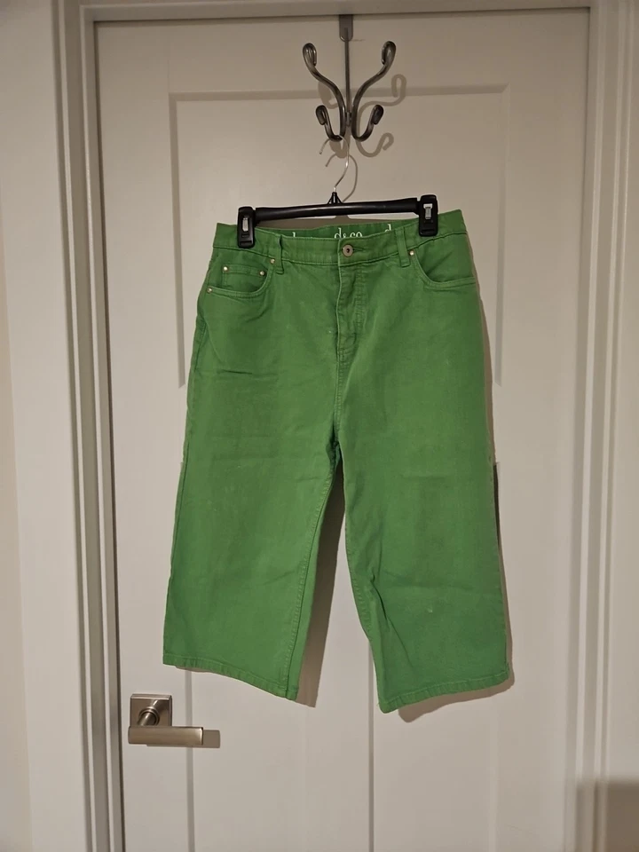 Pantalones capri de mezclilla y co verde lima para mujer talla 12 Foto 1 de 4