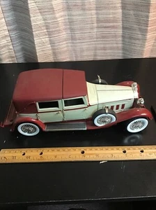 1930 PACKARD LEBARON CREAM & RED 1/18 DIECAST SIGNATURE MODEL - Picture 1 of 9