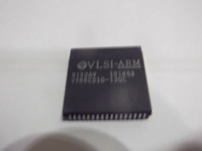 18 Stück Chip VLSI-ARM  9132AV-191852 VY86C310-12QC - Bild 1 von 2