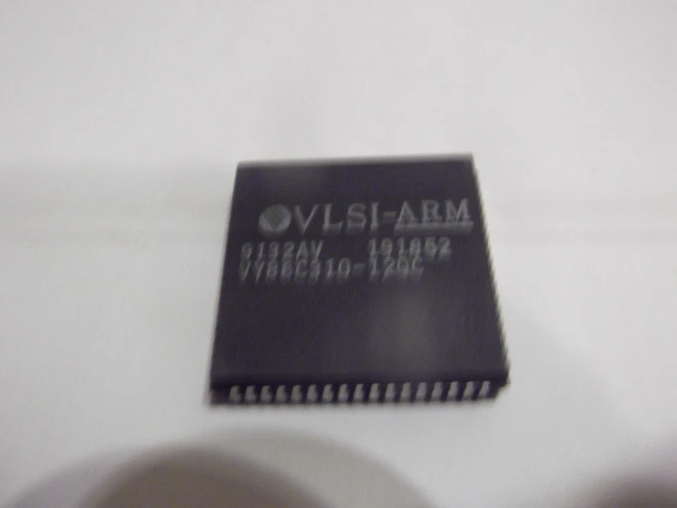 Chip VLSI-ARM  9132AV-191852 VY86C310-12QC - Bild 1 von 2