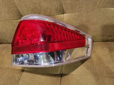 Luz trasera derecha pasajero Ford Focus 2008-2011 sedán OEM ASTILLADO Foto 1 de 4