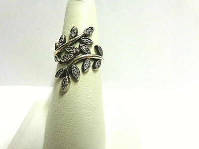 Anillo Pandora plata de ley con piedras blancas circonita talla 6 peso 3,9 gramos tcw .56 Foto 1 de 4