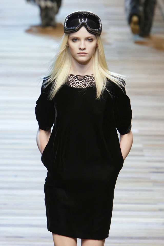 🆓US🛃 FW2010 D&G Dolce&Gabbana Vestido de terciopelo negro recortado encaje cambio IT 40 Foto 1 de 4