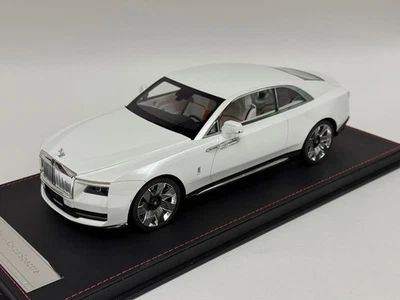 1/18 DF Rolls Royce Spectre  in White  limited 51 pieces on a black leather base - Image 1 of 4