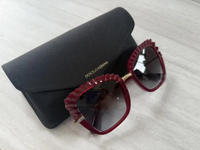 Gafas de sol Dolce & Gabbana Butterfly cuadradas rojas Foto 1 de 4