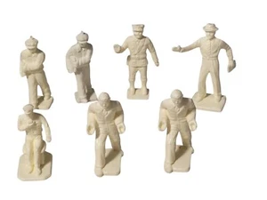 7 Vintage Marx International Jetport Figures - O Scale - Picture 1 of 4