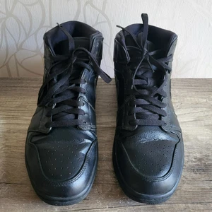 Nike Air Jordan 1 MID TRIPLE BLACK 554724-030 Schuhe Sneaker schwarz Gr. 45 - Picture 1 of 7