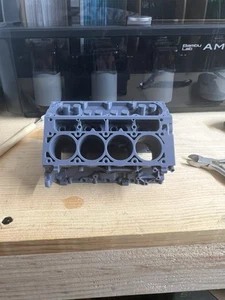 Bloque de motor V8 organizador de tarjetas de visita, modelo de motor de escritorio ¡HECHO EN EE. UU.! - Imagen 1 de 3