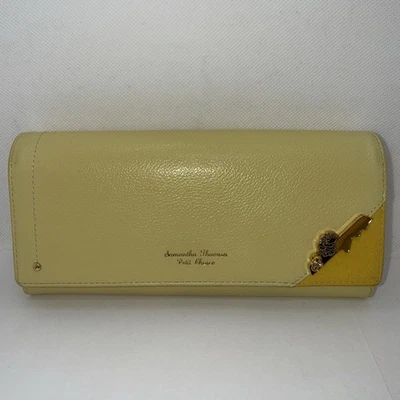 Cartera Larga de Cuero Samantha Thavasa x Disney Winnie The Pooh Foto 1 de 4