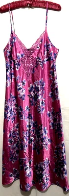 Camisón Thalia Sodi M Rosa Estampado Floral Satinado Encaje Ribete Mujer’s Lencería Vestido Foto 1 de 4