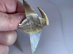 Angelfish MOP Hand Carved Vintage Pin Brooch V-3551 AS IS BR T - Picture 1 of 3